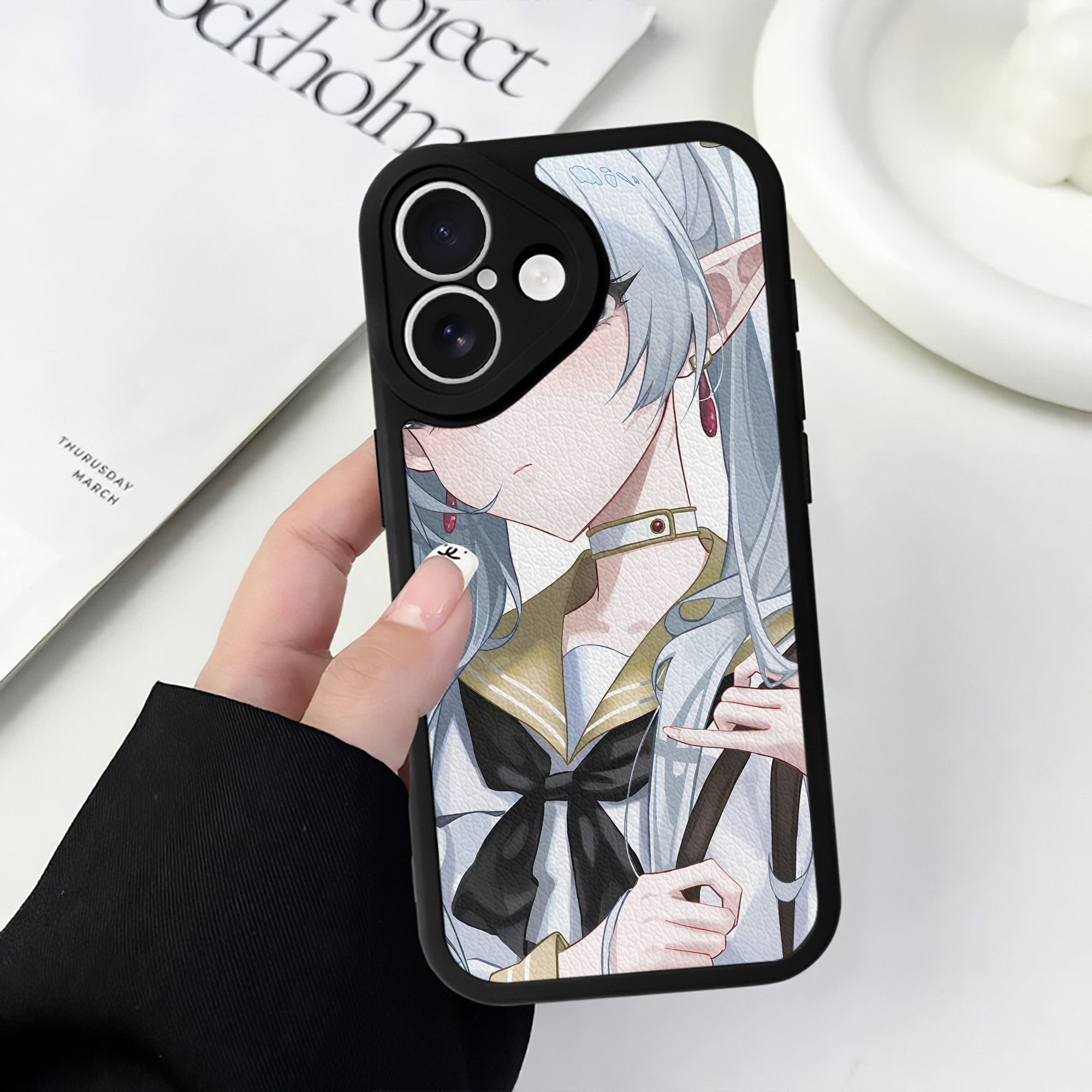 （画像用） 葬送のフリーレン Frieren 【iPhone 16シリーズ対応】シリコンスマホケース（レザー調） 材質：シリコン